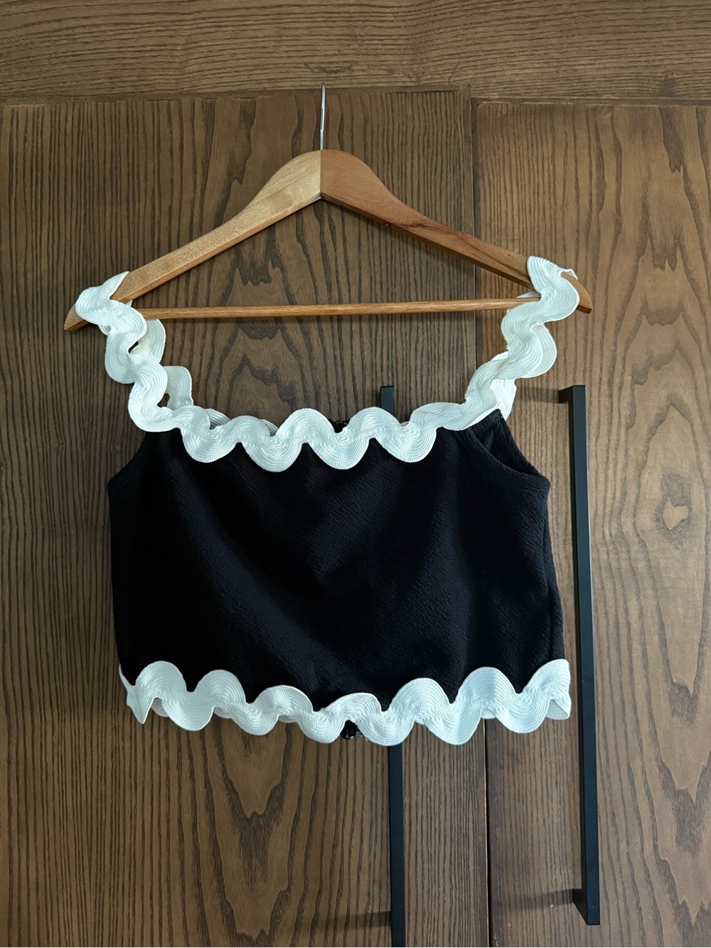 Anthropologie Maeve Black Cropped Ric-Rac Tank Top White Scallop Trim Medium - Picture 5 of 6